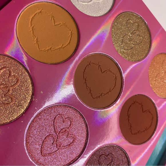 ⭐️NEW KAROL G Mega Eyeshadow Palette Book with Blush and highlighter - Picture 7 of 10